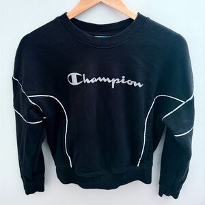 Champion Women’s Cropped Black Sweatshirt Size Medium Athletic Streetwear
